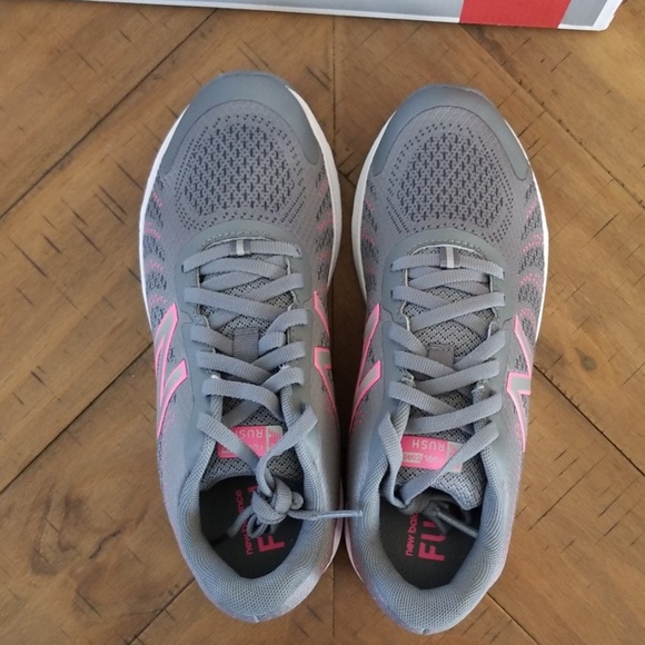 🆕️ Girls New Balance Shoes - Picture 3 of 8